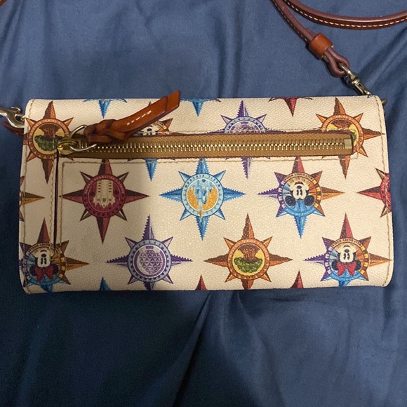 Disney Parks Dooney & Bourke crossbody bag. Like new, clean - Picture 3 of 7